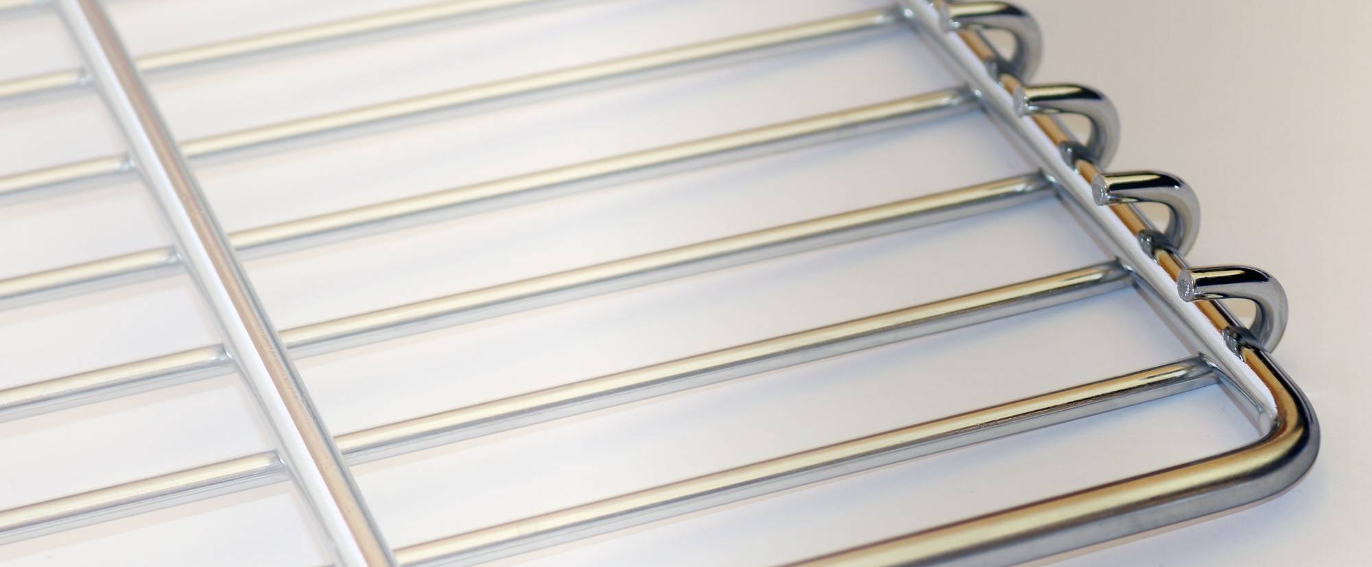 particolare-griglia-in-filo-metallico-header-2000x827